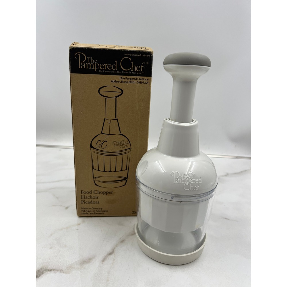 Pampered Chef Food Chopper 2585 White Manual Vegetable Nut Dicer with Box